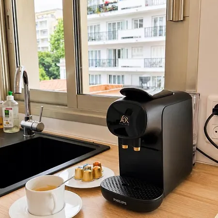 Appartement Riviera Juan Les Pins 300m Avec Terrasse *