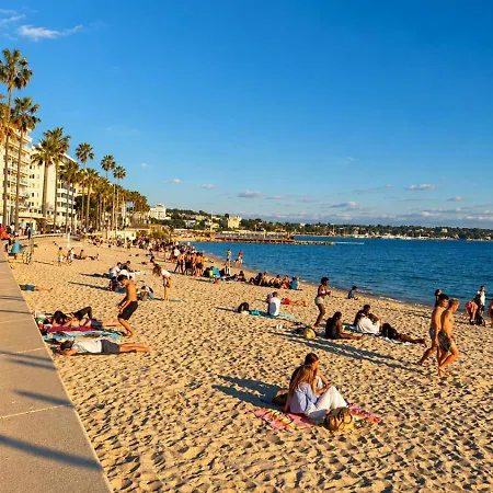 Riviera Juan Les Pins 300m Avec Terrasse *
