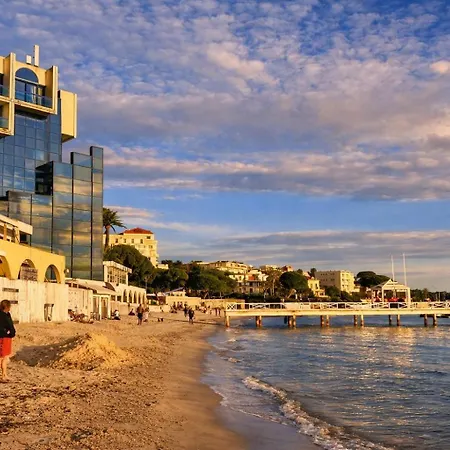 Riviera Juan Les Pins 300m Avec Terrasse Appartement