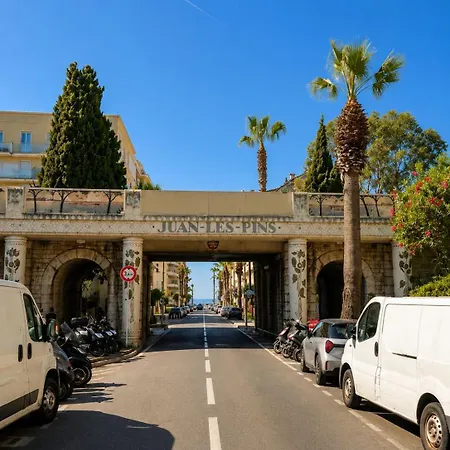 Riviera Juan Les Pins 300m Avec Terrasse Appartement